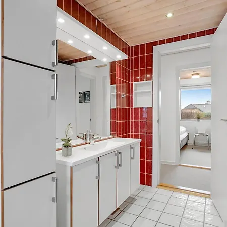 Stunning In With Kitchen Blavand