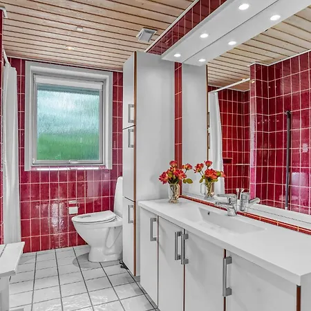 Holiday home Stunning In With Kitchen