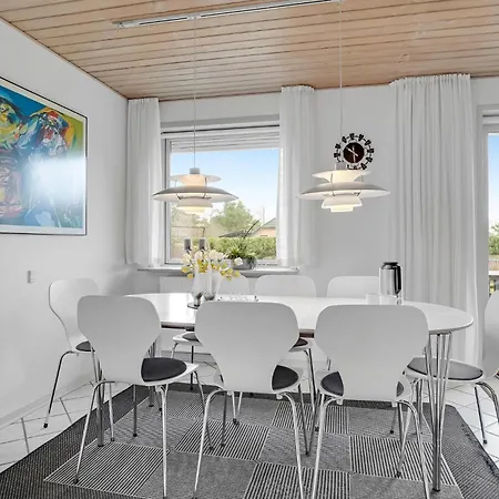 Hébergement de vacances Stunning Home In Blavand With Sauna
