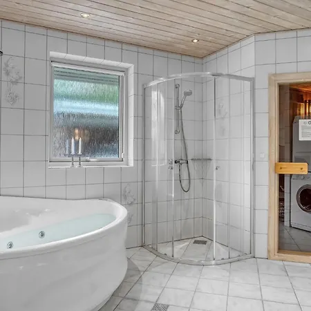 Hébergement de vacances Stunning Home In Blavand With Sauna Blåvand