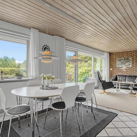 Stunning In With Kitchen Blavand