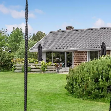 Hébergement de vacances Stunning Home In Blavand With Sauna Blåvand