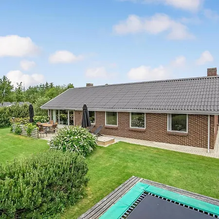 Stunning Home In Blavand With Sauna Blåvand